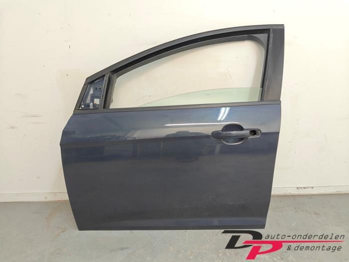 Portier 4Deurs links-voor van een Ford Focus (EB)