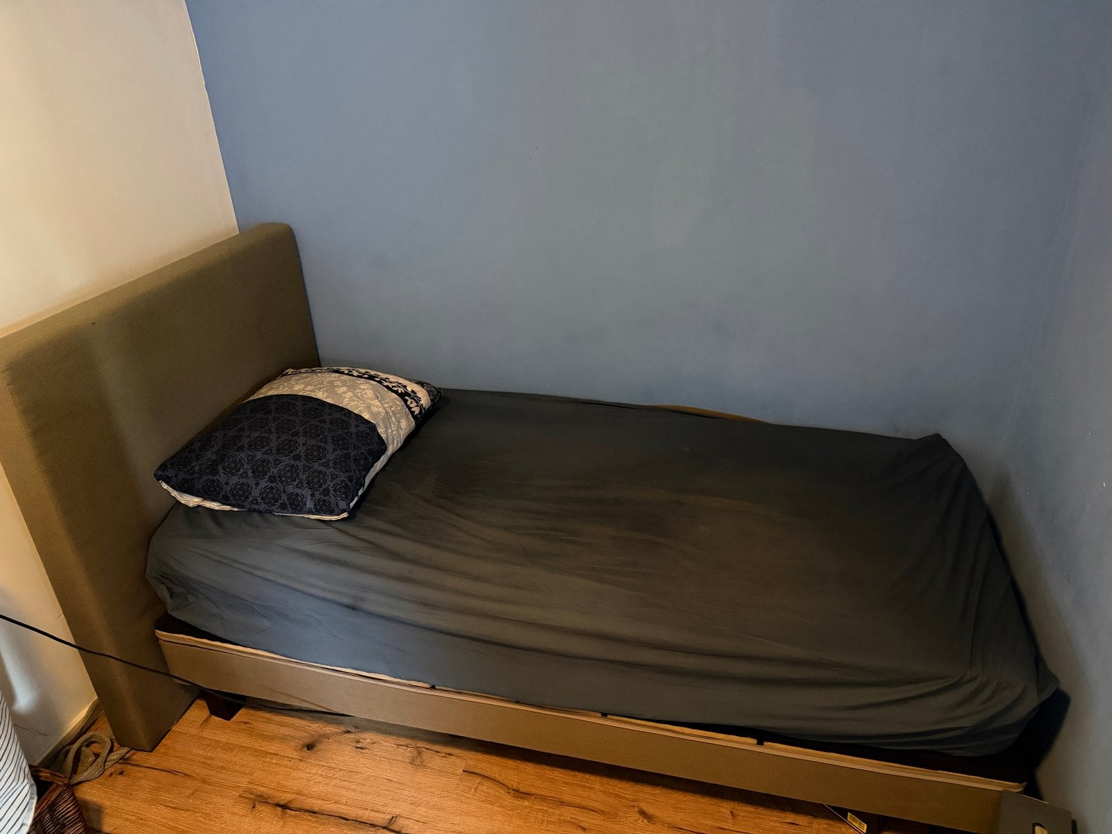 Elektrisch zorgbed met matras, Huis en Inrichting, Ophalen, 90 cm, Eenpersoons, Bruin