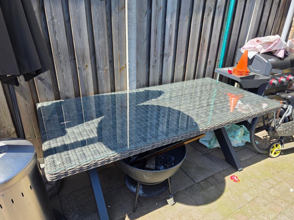 Mooie degelijke tuintafel met lichte gebruikerssporen, Tuin en Terras, Tuintafels, Ophalen