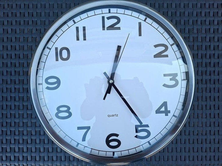 Zilverkleurige wandklok met quartz uurwerk, Ophalen, Analoog, Zilver, Modern