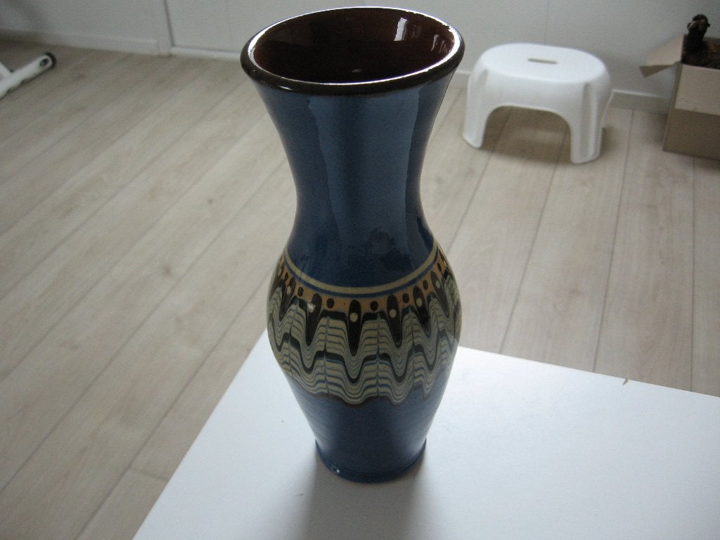 Gemerkt deze vaas uit Bulgarie gaaf handpanting blauw €10,-, Ophalen of Verzenden