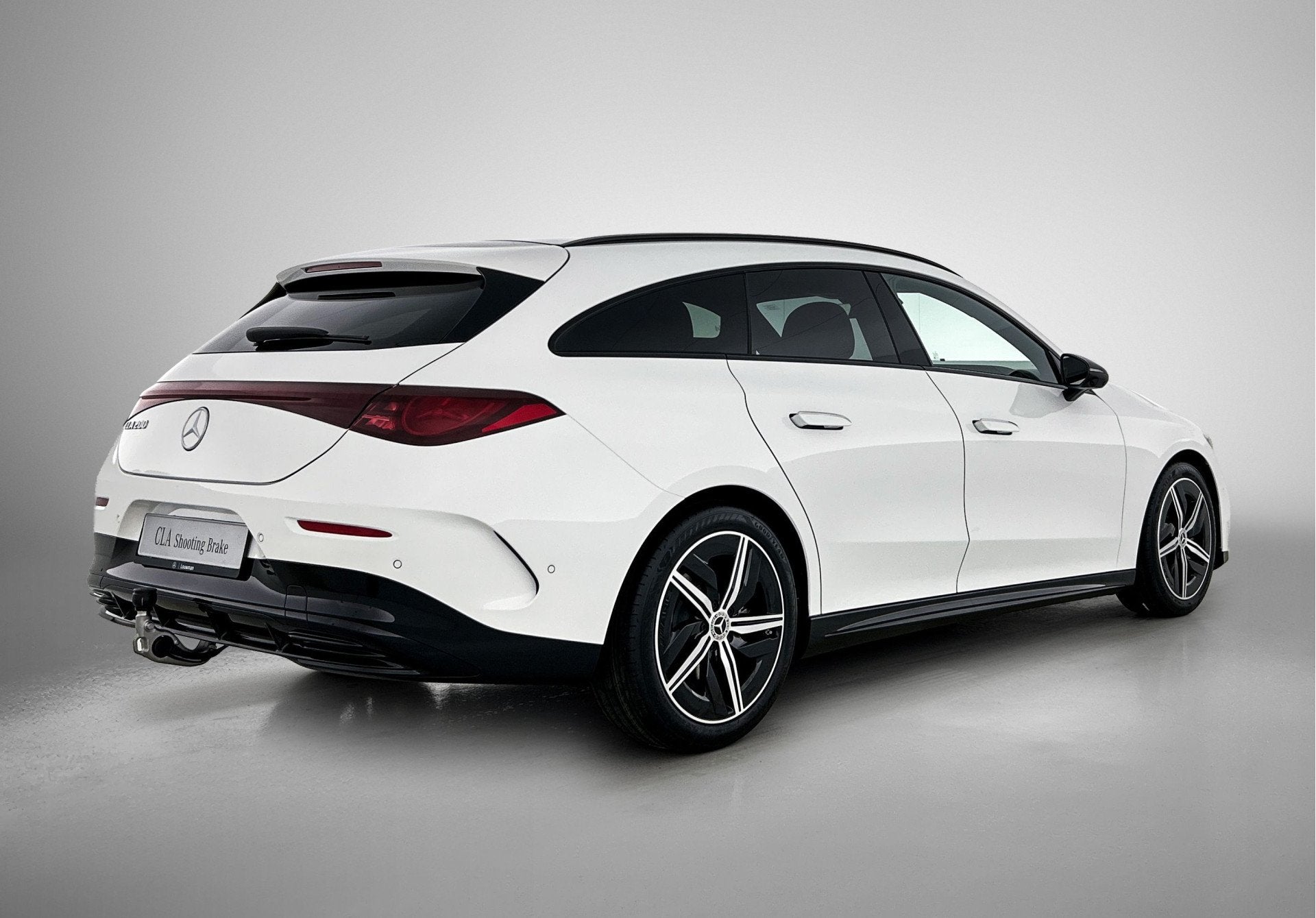 Mercedes-Benz CLA-Klasse Shooting Brake 200 Business Solutio, CLA, Zwart, 4 cilinders, Nieuw