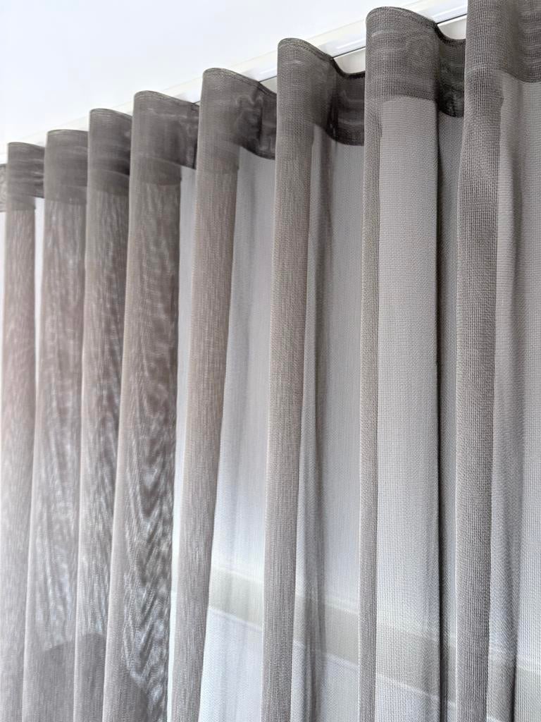 8299 zilvergrijs inbetween gordijn, wave plooi (270x235cm), Ophalen of Verzenden, Nieuw, Grijs, 200 cm of meer
