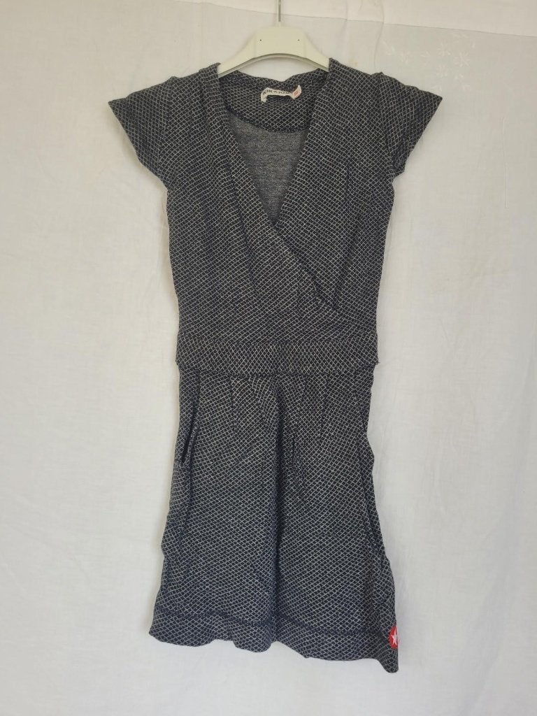 Stoere zwart-witte jurk mt 128 merk Kik Kid, Meisje, ., Ophalen of Verzenden, Zo goed als nieuw