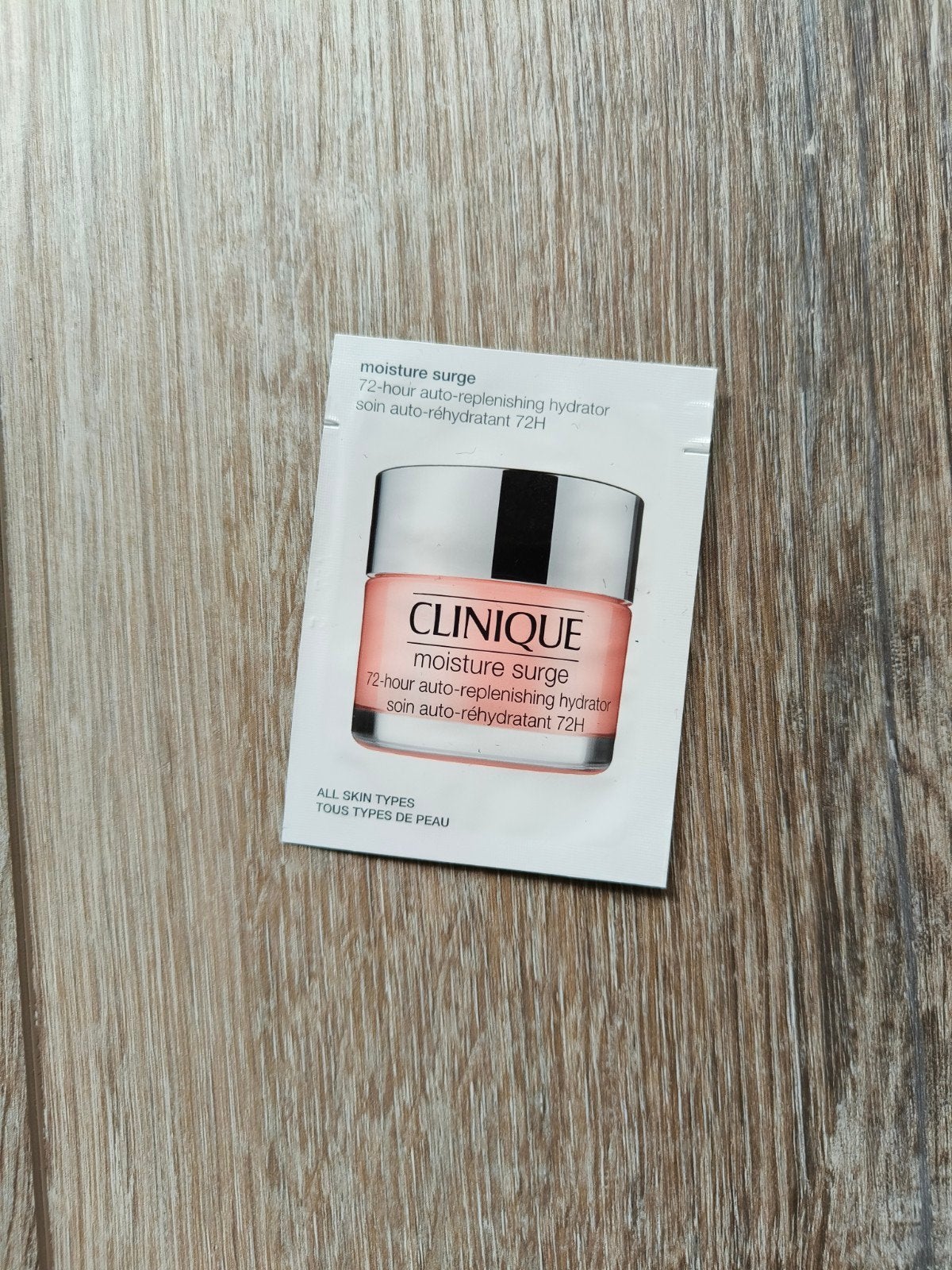 Clinique Moisture Surge 72H Hydrator - Sample 3ml, Verzenden, Nieuw, Gehele gezicht, Verzorging
