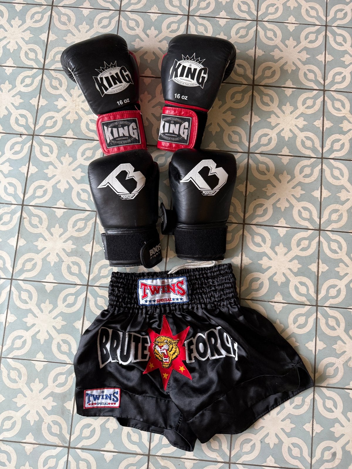 Bokshandschoenen & Muay Thai broekje - King, Booster, Twins, Ophalen, Gebruikt, Overige