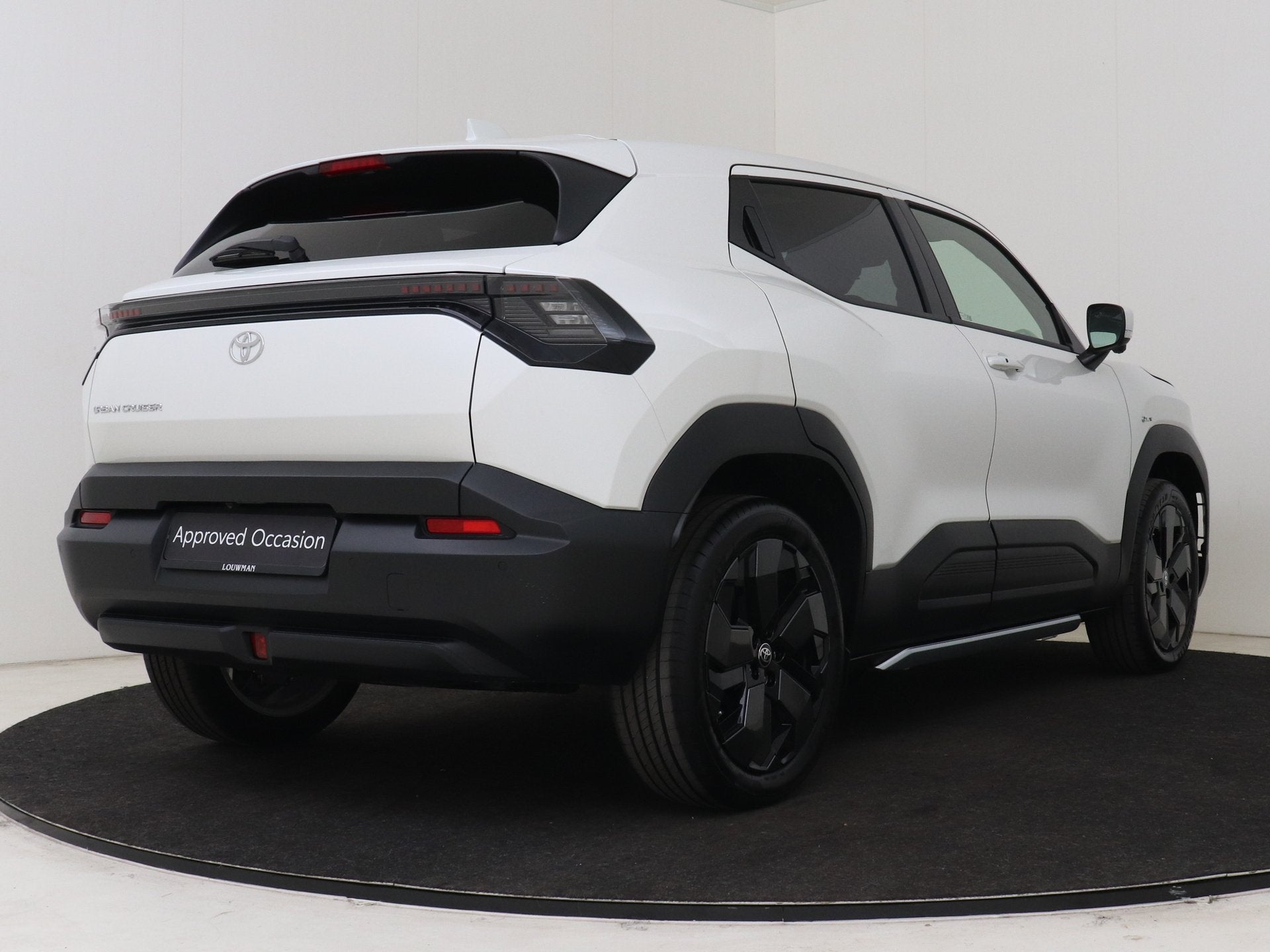 Toyota Urban Cruiser Executive 61 kWh (bj 2026, automaat), Auto's, 12 maanden, Leder en Stof, Wit, Urban Cruiser
