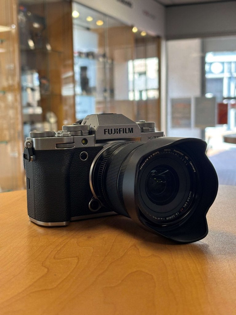 Fujifilm X-T5 + Fuji XF 16-50mm f/2.8-4 (Occasion Weert), Foto-Groep, Luttekepoortstraat 26 3841 AX Harderwijk, Ophalen of Verzenden