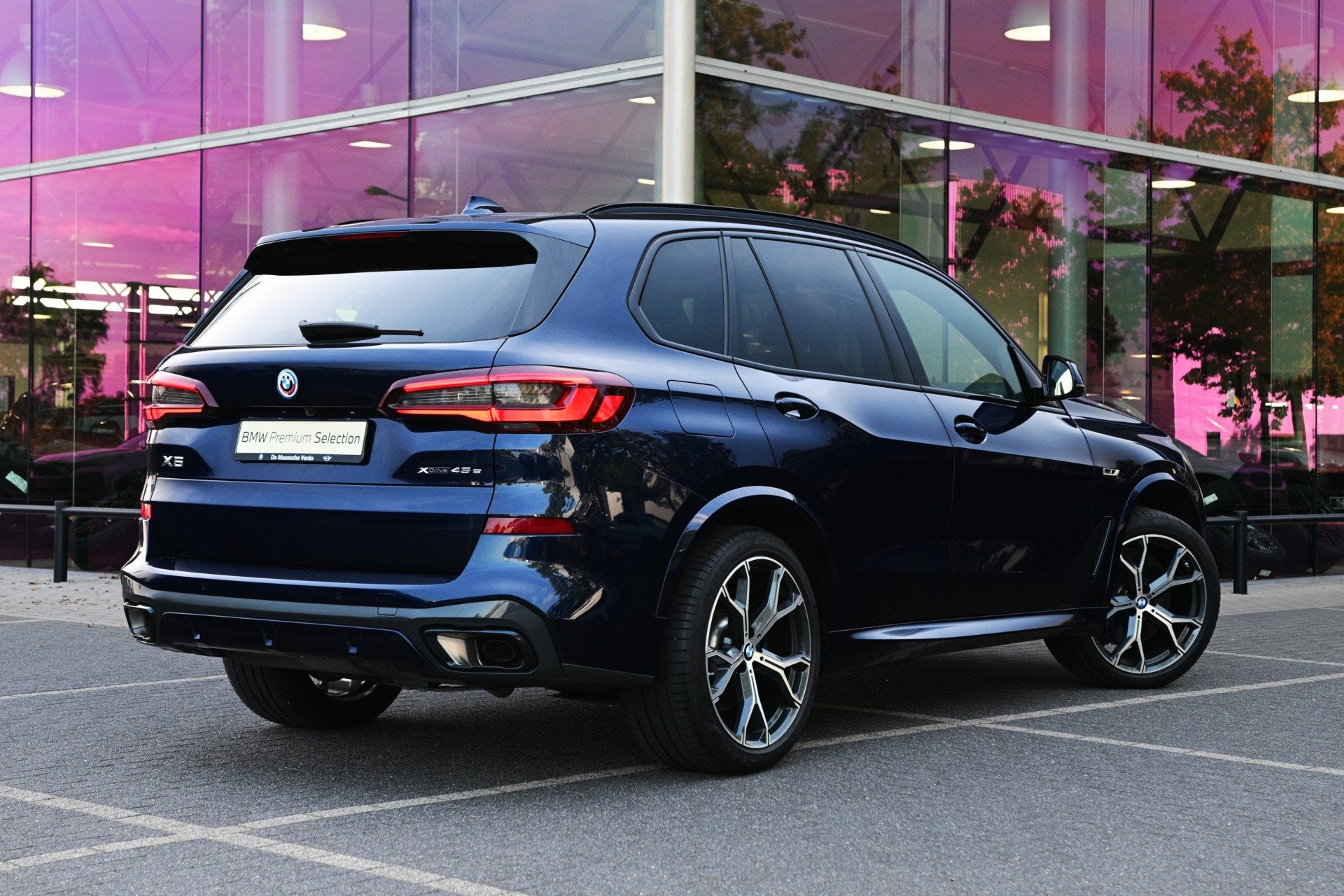 BMW X5 xDrive45e M Sport Automaat / Panoramadak / Comfortsto, Auto's, Automaat, Dealer onderhouden, Gebruikt, X5
