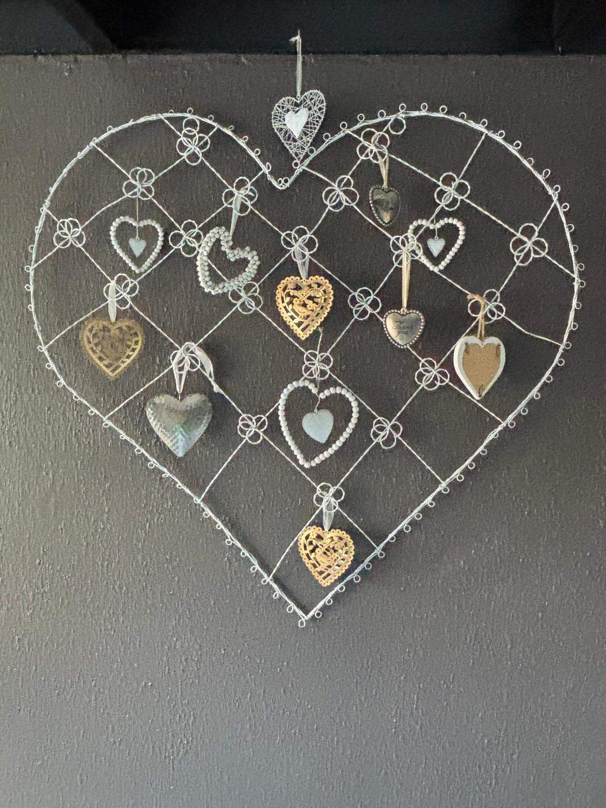 Decoratieve hart wandhanger, Ophalen, Zo goed als nieuw, Minder dan 5 flessen, 75 – 100