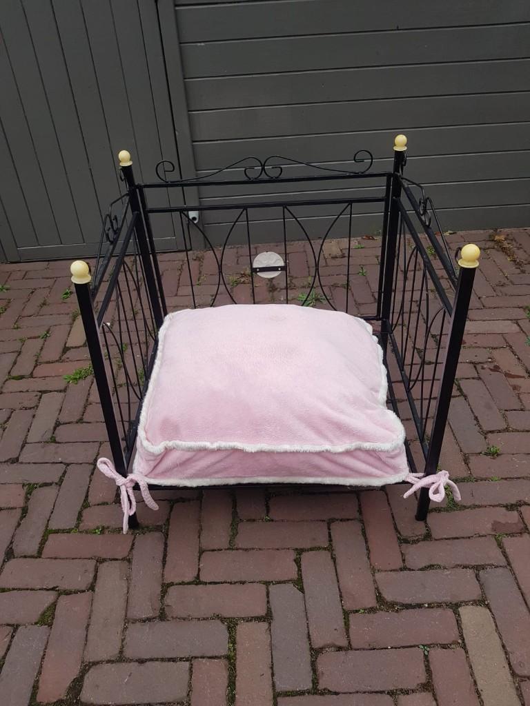 Hondenbed / mand, Ophalen, Zo goed als nieuw, Overige