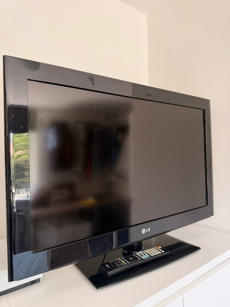 LG 32 inch TV met standaard en afstandsbediening, Ophalen, Gebruikt, 50 Hz, LCD