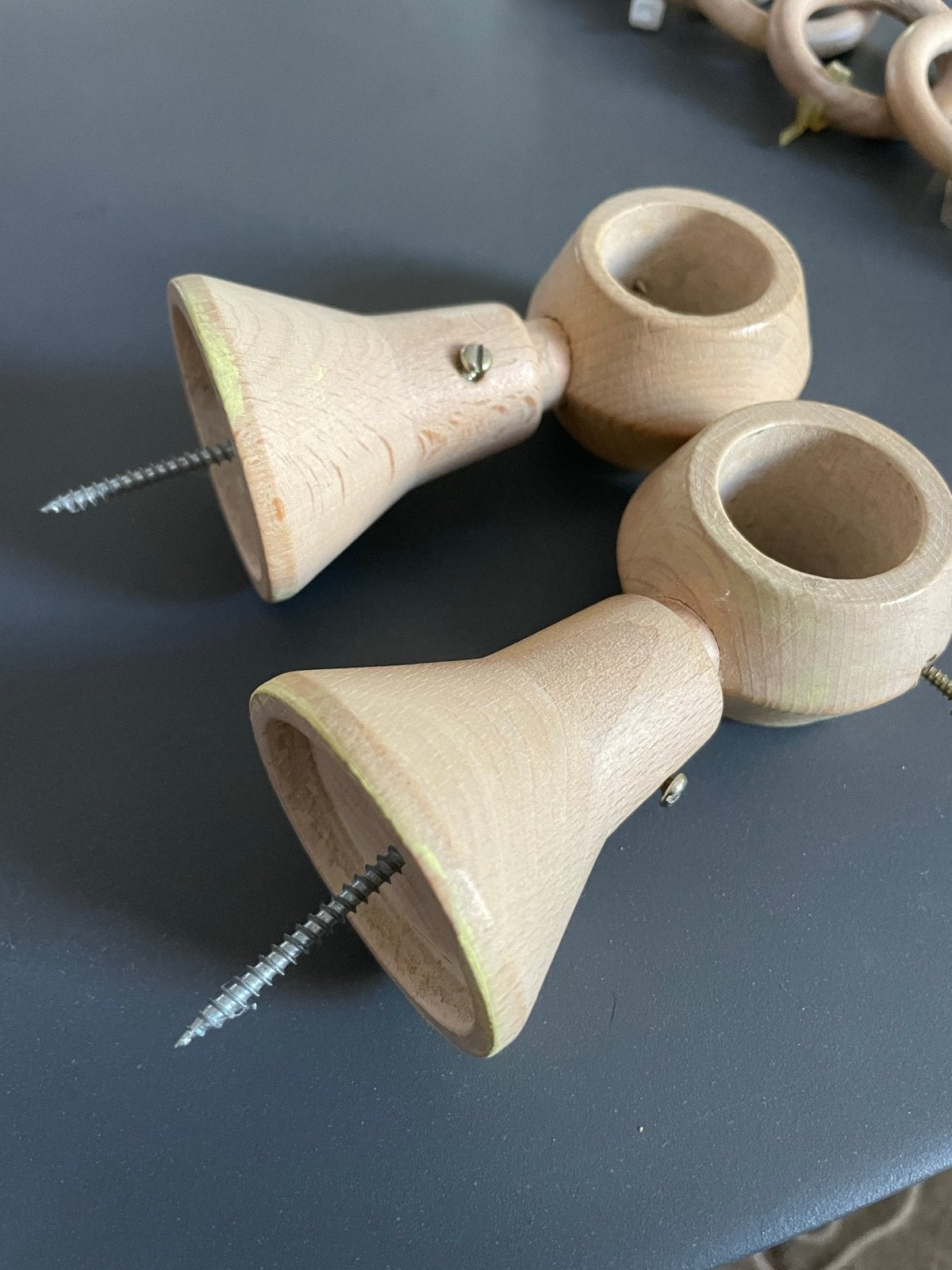 2 houten gordijnroede houders, Ophalen of Verzenden, Gebruikt, Beige