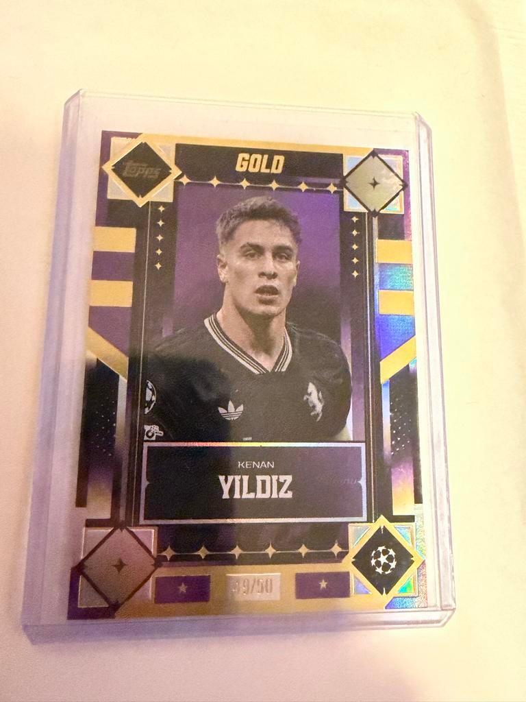 Topps UCC Gold Kenan Yildiz /50 Spelerskaart, Hobby en Vrije tijd, Stickers en Plaatjes, Ophalen of Verzenden, Zo goed als nieuw