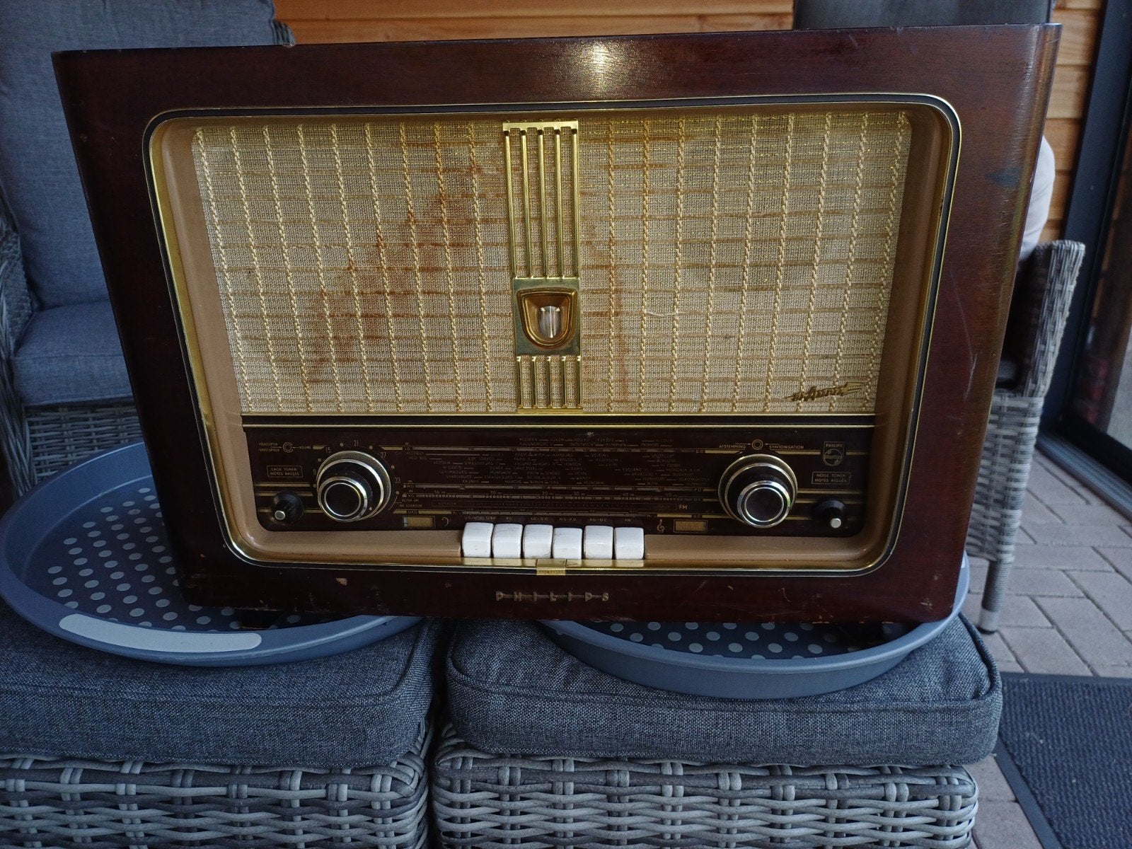 philips lampenradio, Ophalen