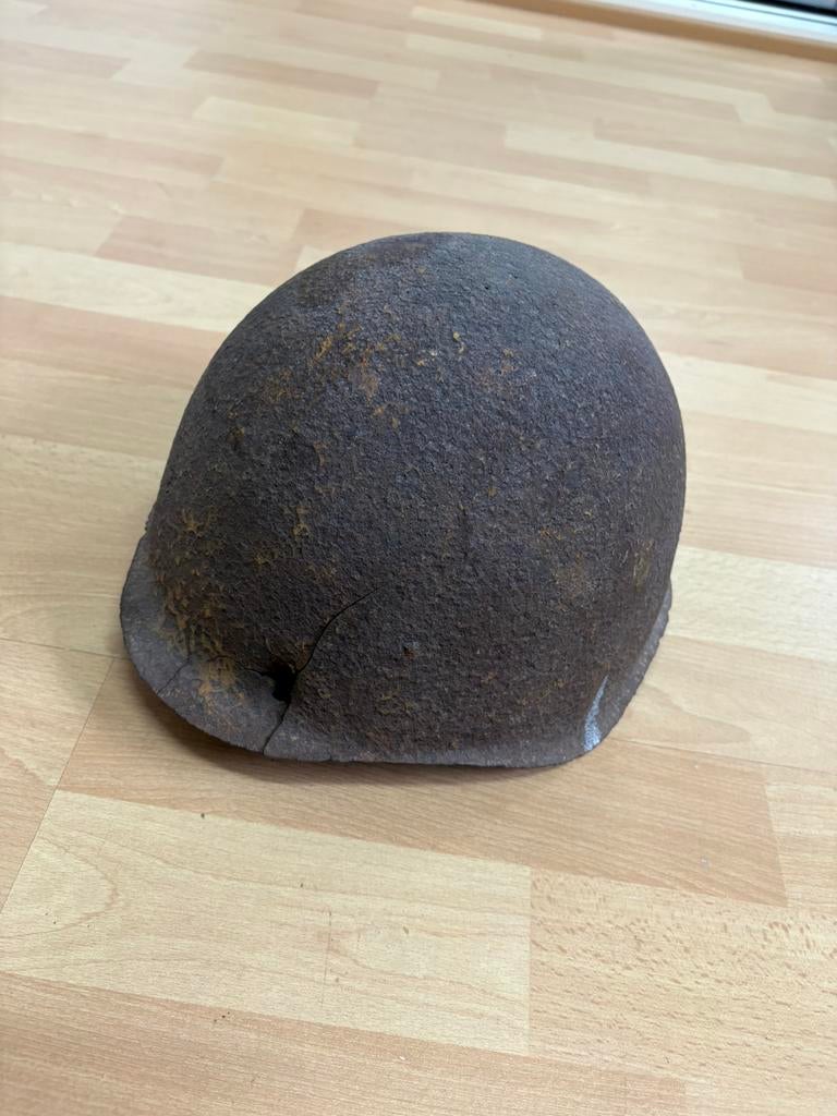 Ww2 russische helm met battle damage, Verzamelen, Militaria | Tweede Wereldoorlog, Ophalen of Verzenden, Overige gebieden, Helm of Baret