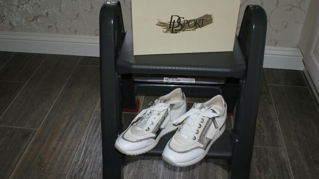 TE KOOP NIEUWE SNEAKERS  MERK DL SPORT  (MET DOOS), Kleding | Dames, Schoenen, Nieuw, Sneakers of Gympen, Wit, Ophalen of Verzenden