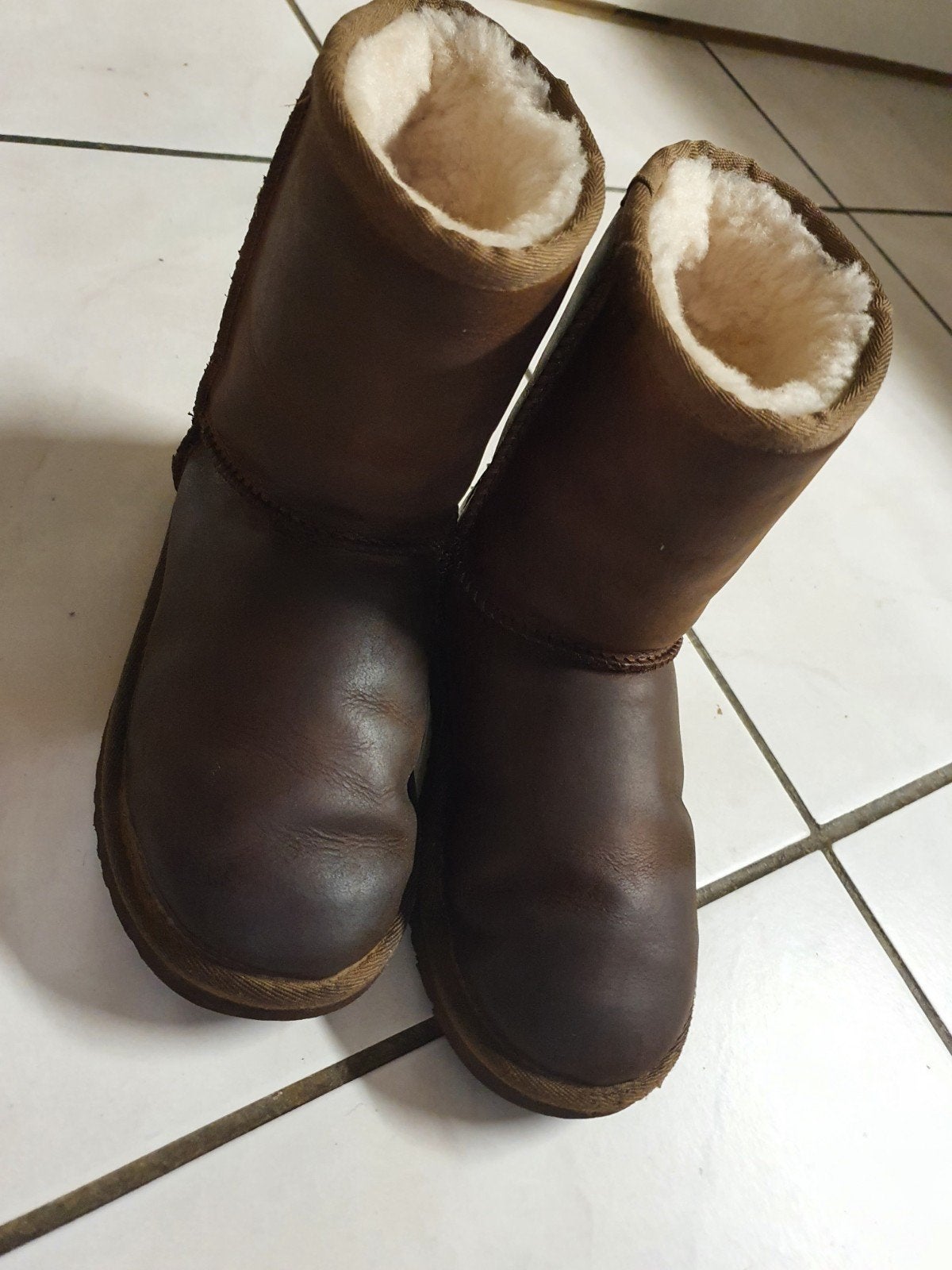 UGG Laarzen Maat 32 - Bruin, Gebruikt, UGG, Jongen of Meisje, Ophalen of Verzenden