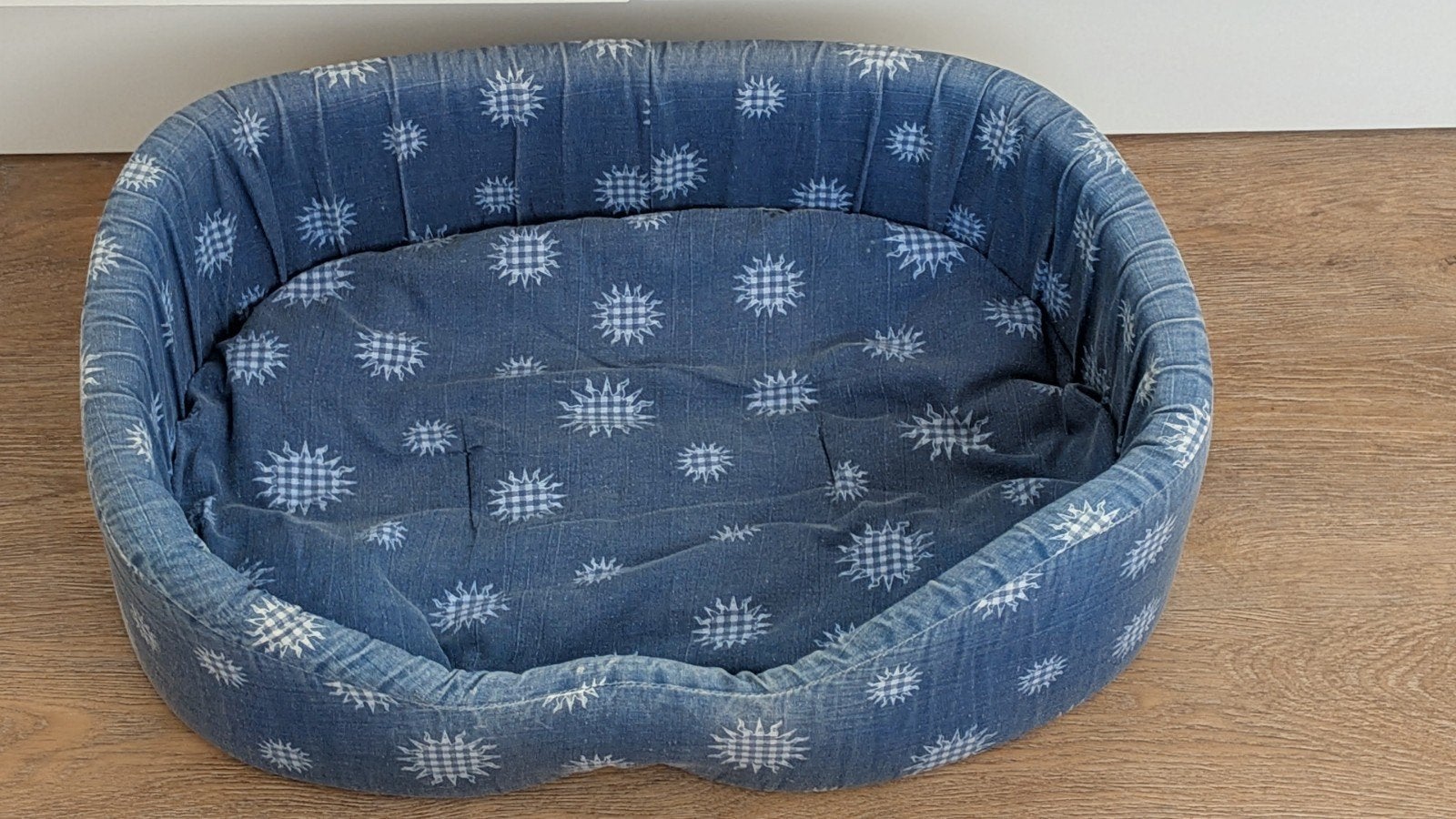 Jeansblauwe Hondenmand / Kattenmand 
(L. 50 x br. 39 cm) € 7, Dieren en Toebehoren, Kattenmanden, Ophalen of Verzenden, Gebruikt