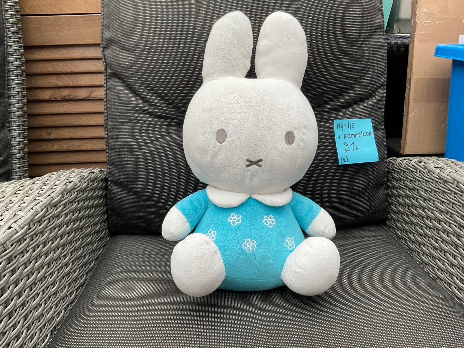 Nieuwe zgan grote wit blauwe Nijntje knuffel en rammelaar 40, Ophalen, Nieuw, Kraamcadeau