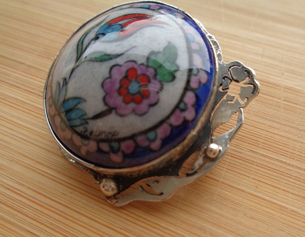 zilveren broche met keramiek steen met bloemen [302], 4 tot 7 cm, Verzenden, Zo goed als nieuw, Zilver