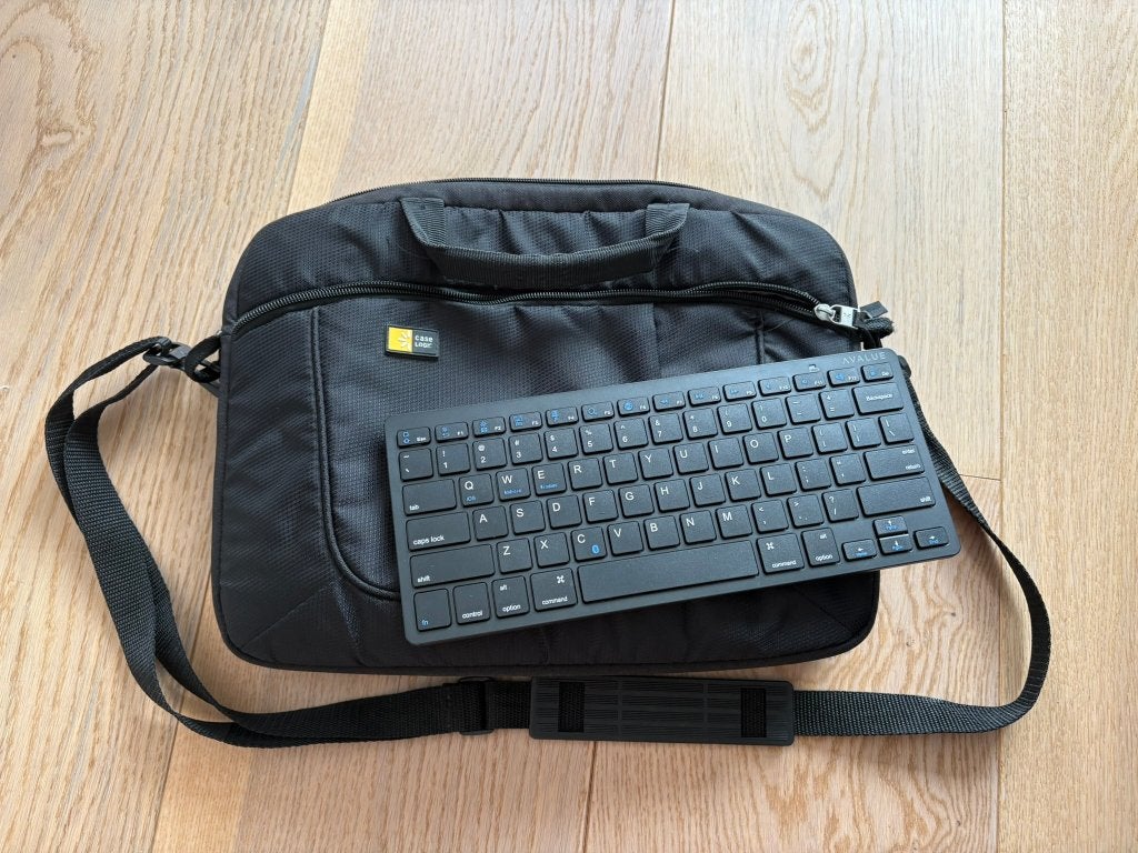Avalue wireless keyboard + laptoptas, Computers en Software, Ophalen of Verzenden, Zo goed als nieuw, Draadloos