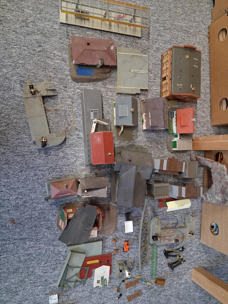 Partij gebouwen en accessoires HO, Hobby en Vrije tijd, Modeltreinen | H0, Overige merken, Gebruikt, Gelijkstroom of Wisselstroom
