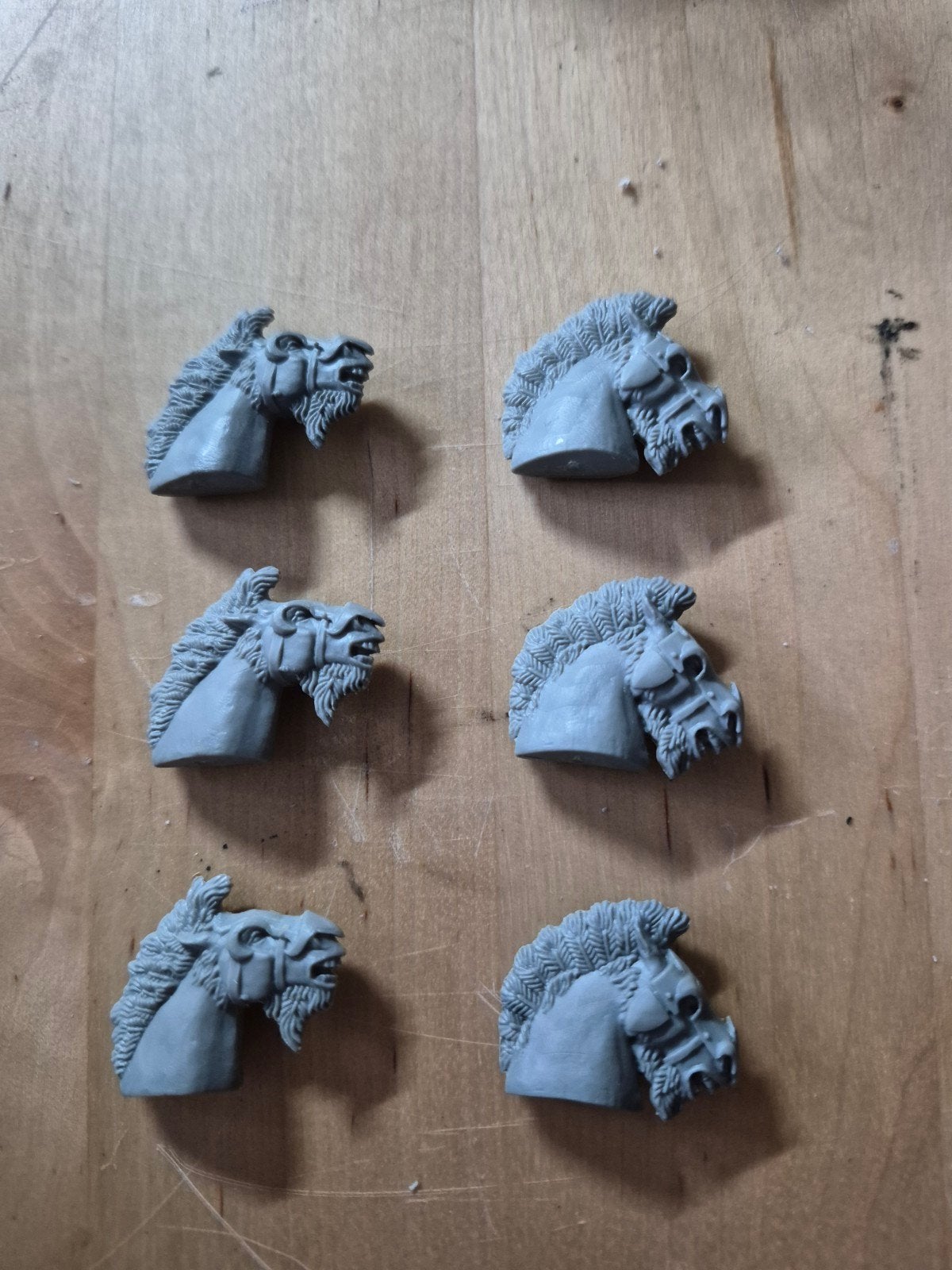 Warhammer Bretonia Pegasus hoofden, Ophalen of Verzenden, Nieuw, 1:35 tot 1:50, Figuur of Figuren