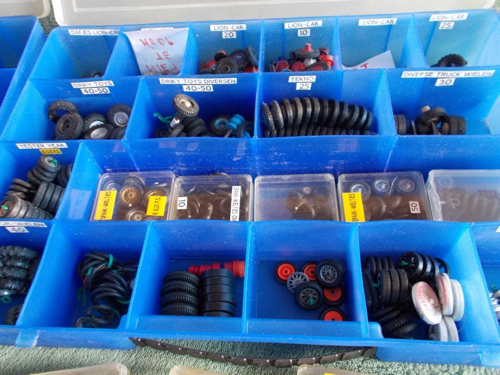 Dinky Toys, Corgi Toys e.a 3 BOXEN MET BANDJES! 1 KOOP (-B-), Ophalen of Verzenden, Gebruikt, Auto, Dinky Toys