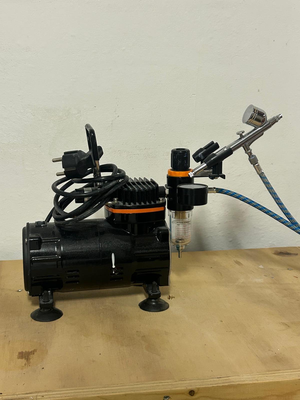 VEVOR Airbrush compressor met airbrushpistool en accessoires, Doe-het-zelf en Verbouw, 100 liter of meer, Ophalen, Zo goed als nieuw