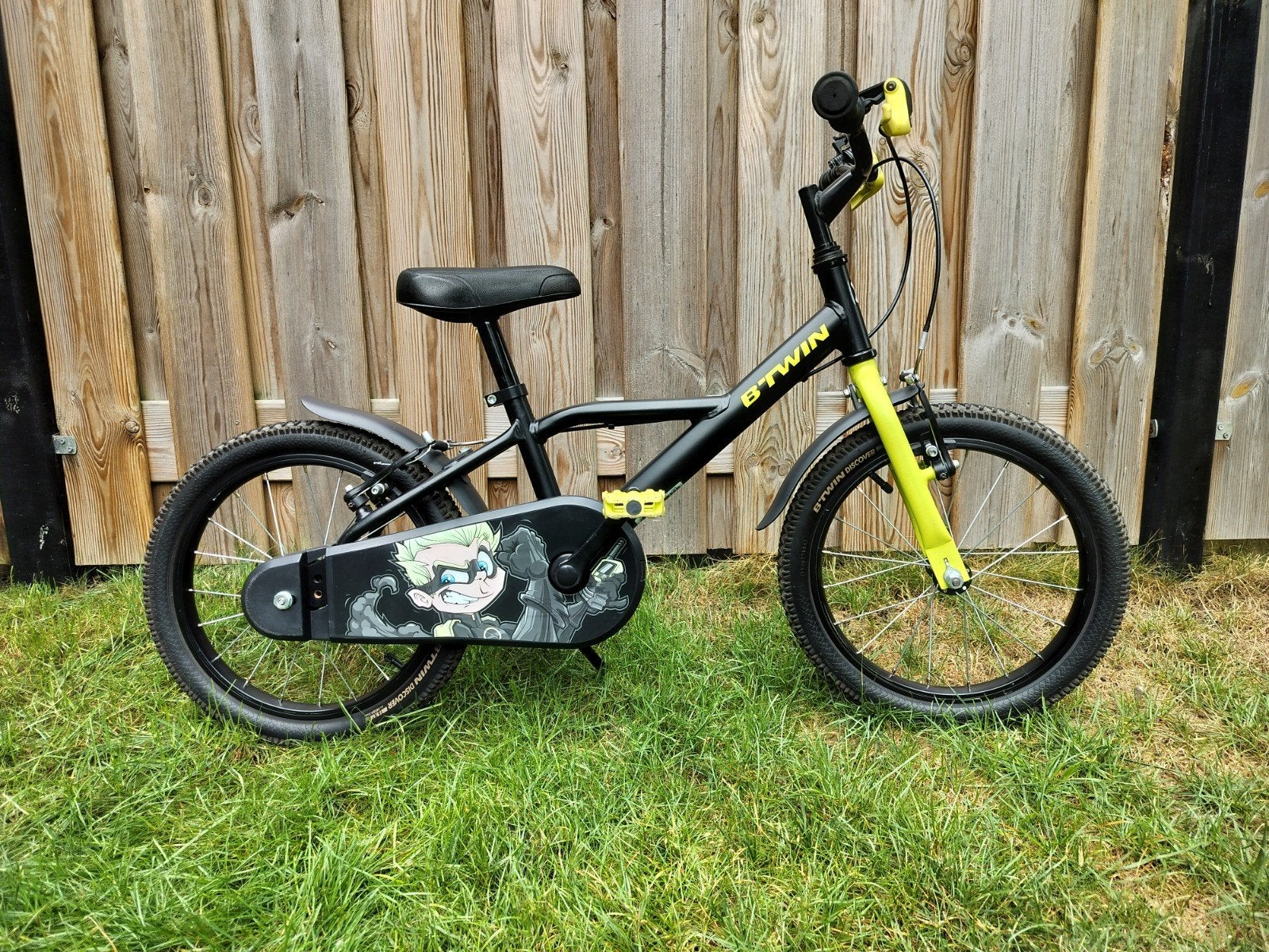 B'twin 500 Dark Hero kinderfiets 16 inch zwart, Ophalen, Gebruikt, 16 tot 20 inch, Zijwieltjes