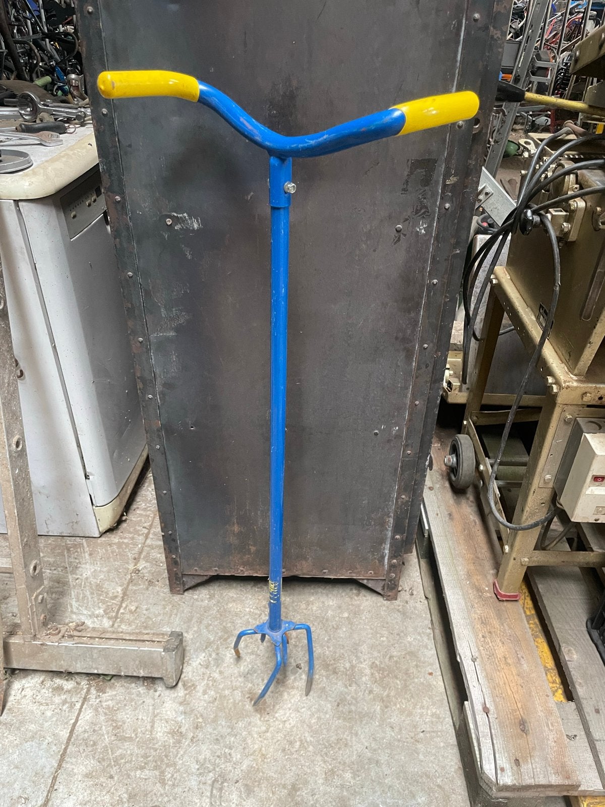 Blauwe handcultivator met gele handvatten, Ophalen, Gebruikt, Cultivator