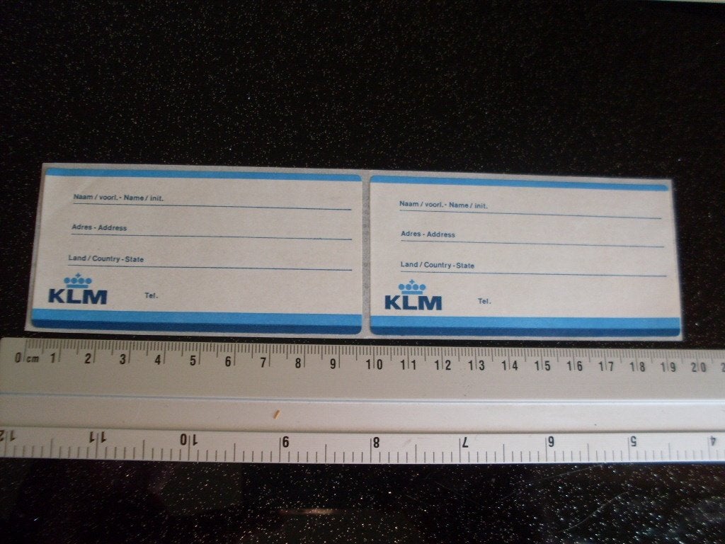 2x sticker bagage label koffer KLM logo adres gegevens 1984, Verzenden, Zo goed als nieuw, Bedrijf of Vereniging