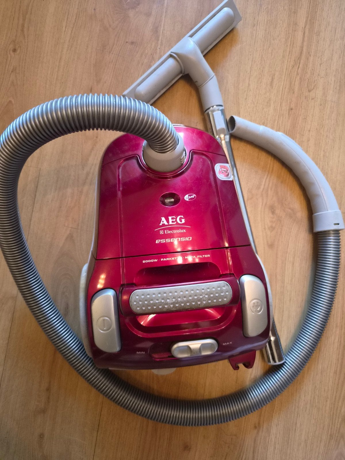 AEG Essensio Stofzuiger - Krachtig en Compact, Witgoed en Apparatuur, Stofzuigers, Stofzak, Gebruikt, Geschikt voor harde vloeren
