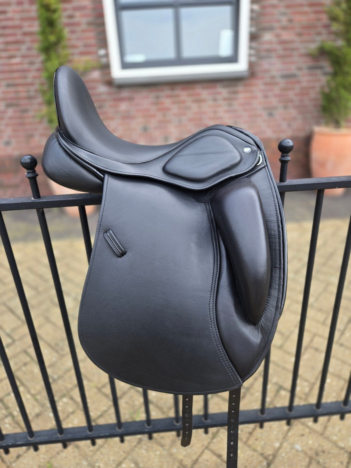 Nieuw KM zadel te koop 17 inch, Ophalen of Verzenden, Nieuw, Dressuur, Schoeisel