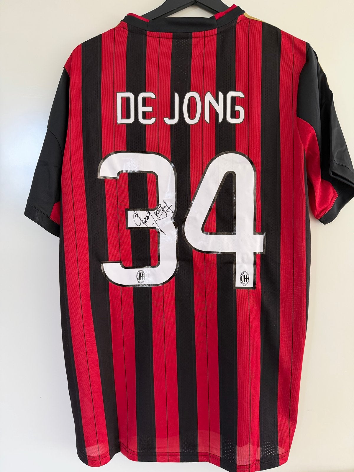 Gesigneerd AC Milan shirt van De Jong met videobewijs, Maat 52/54 (L), Ophalen of Verzenden, Zo goed als nieuw, Voetbal