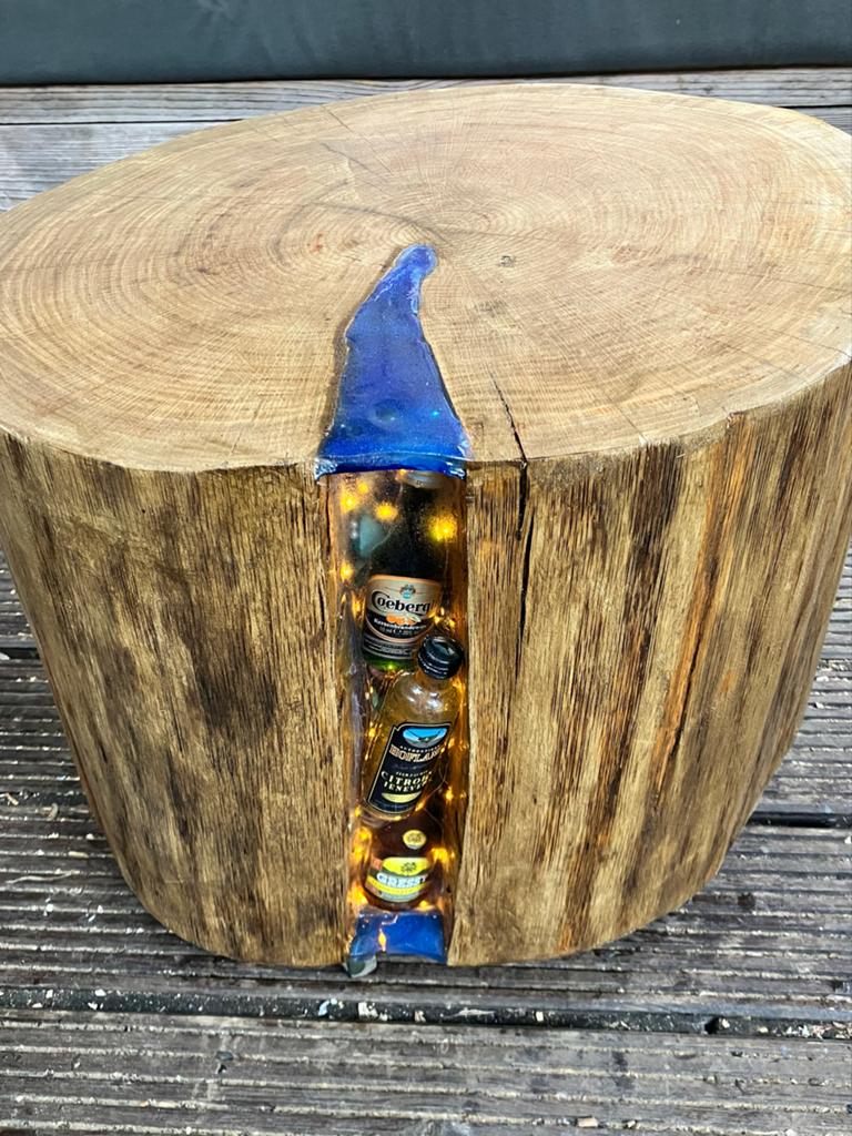 Robuuste boomstam bijzettafel met epoxy en verlichting, Ophalen of Verzenden, Nieuw, Rond