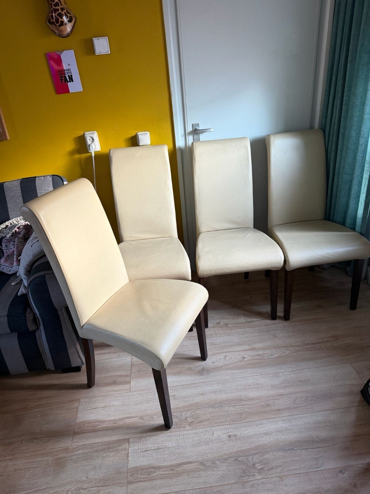 4 gebruikte stoelen, onderkant los maar geen hinder, Huis en Inrichting, Stoelen, Ophalen, Gebruikt, Overige kleuren, Vier