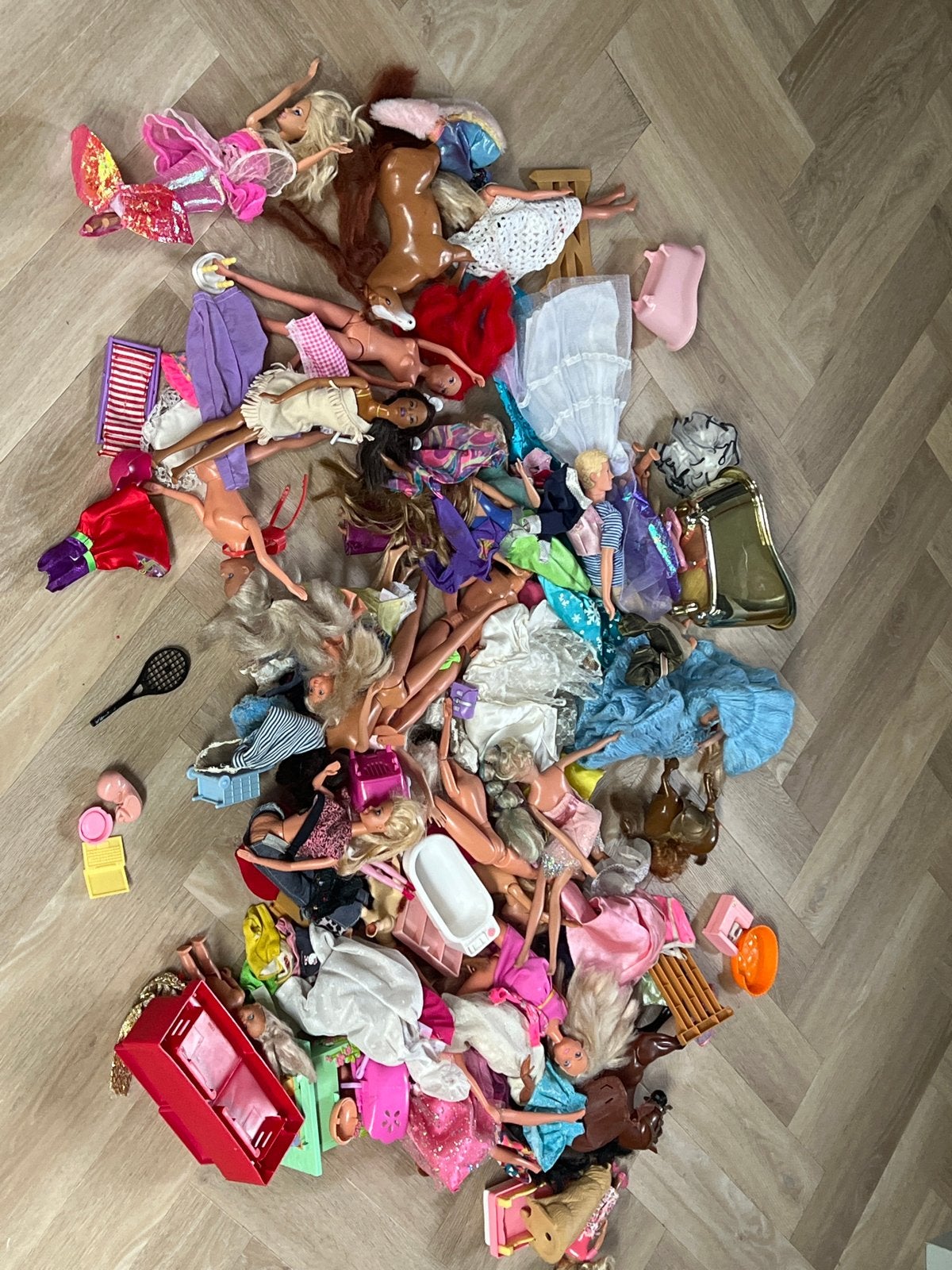 Grote verzameling Barbiepoppen en accessoires, Ophalen, Gebruikt, Barbie