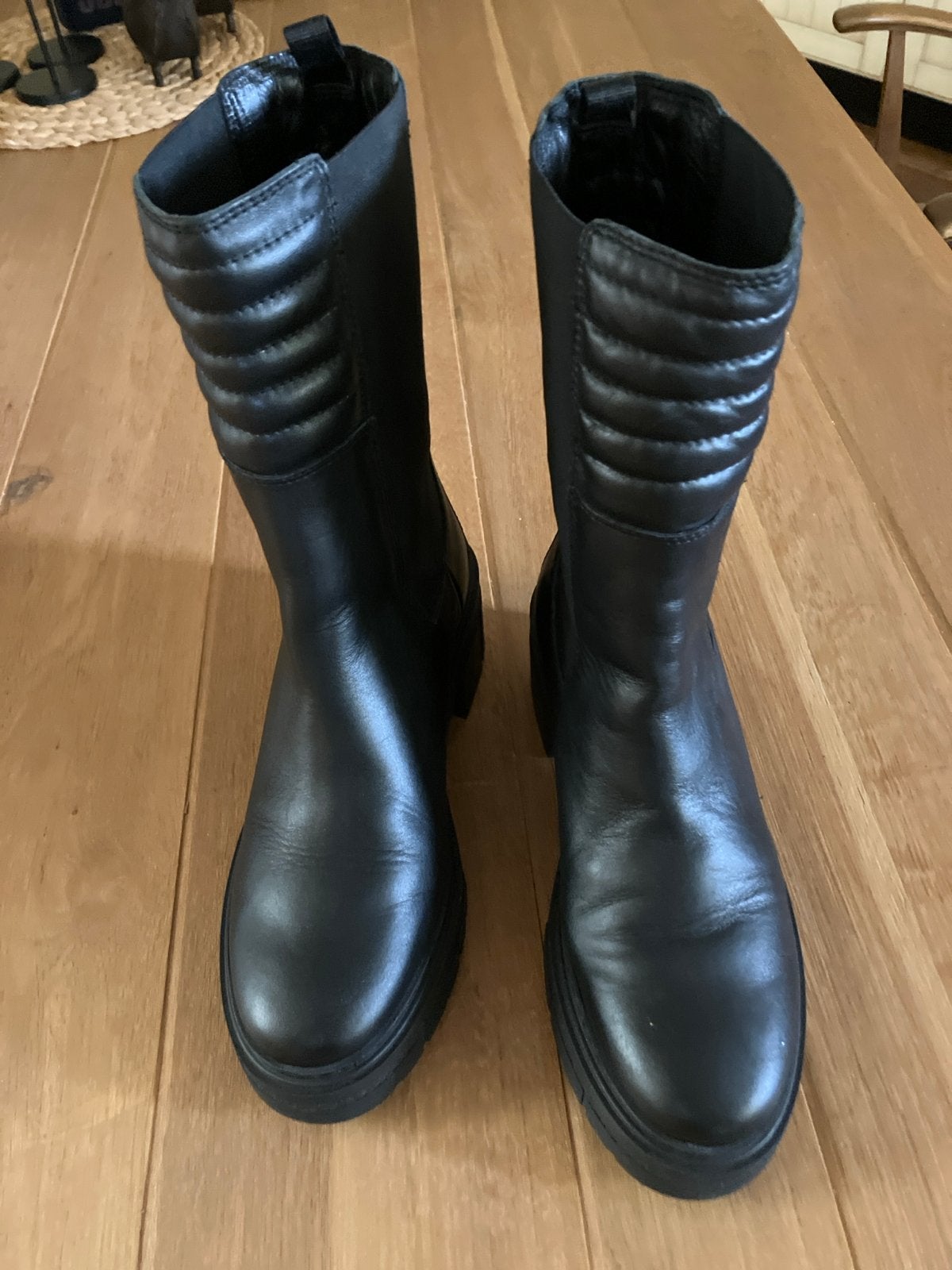 Zwarte leren laarzen met dikke zool, Ophalen of Verzenden, Zo goed als nieuw, Zwart, Lage of Enkellaarzen