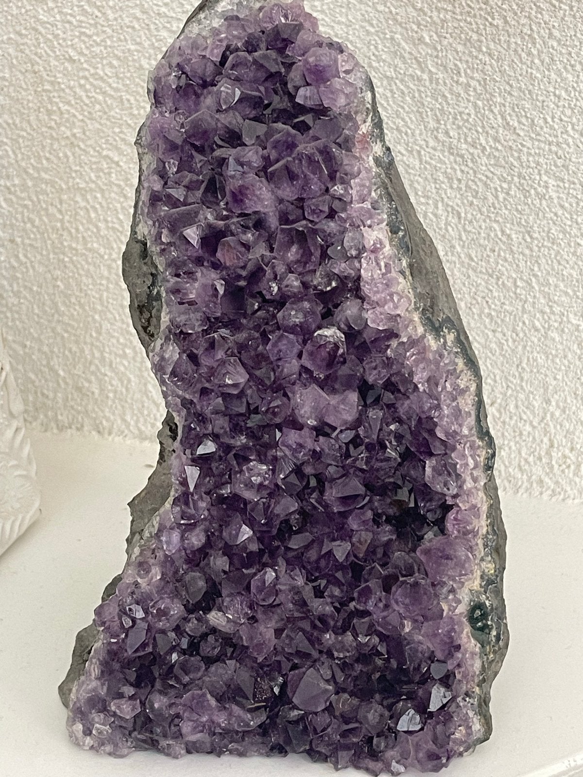 Grote Amethist Geode - 2.1 kg, 23 cm hoog, Ophalen of Verzenden, Mineraal