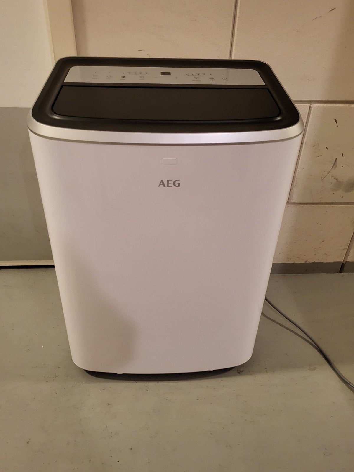 AEG Mobiele Airco AXP34U338CW - 12000 BTU, Ophalen, Koelen en Ontvochtigen, Timer, 3 snelheden of meer
