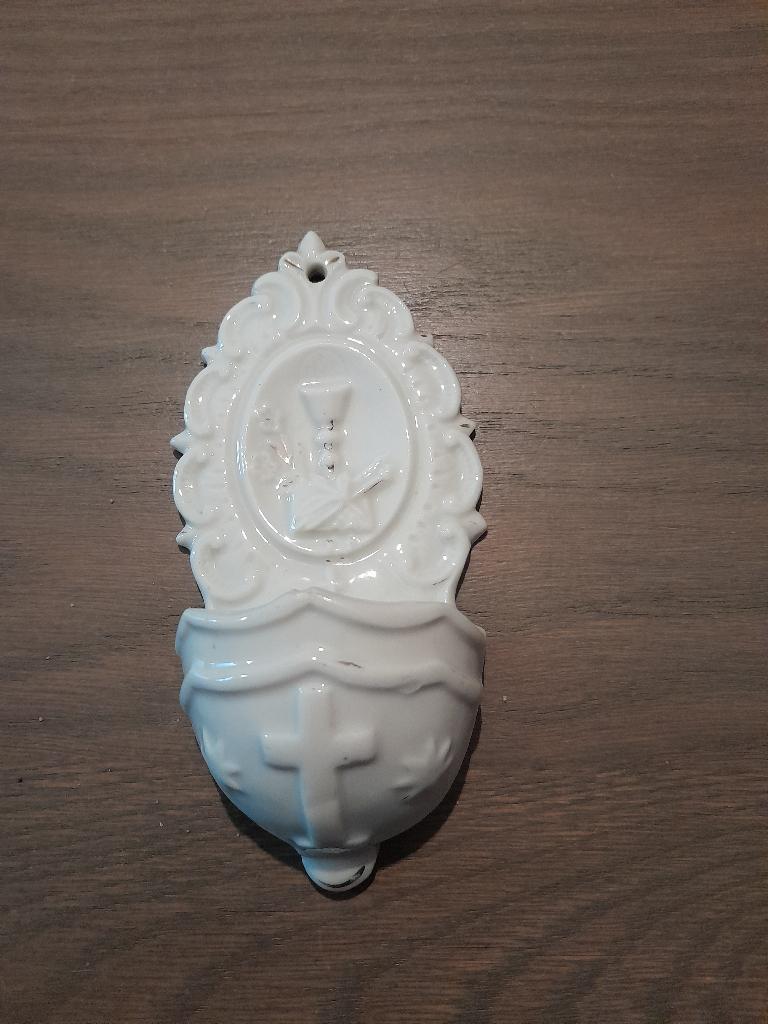 Oud Wijwaterbakje wijwaterbak porselein met kelk kruis, Antiek en Kunst, Antiek | Religie, Ophalen of Verzenden