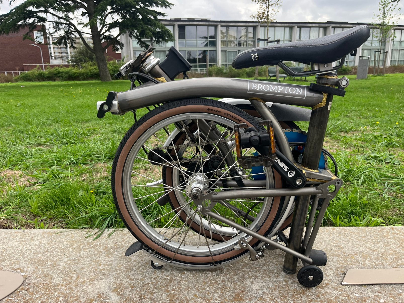 Foto 3 van Titanium Brompton S2L-X 9,4 KG Customised voor klein persoon