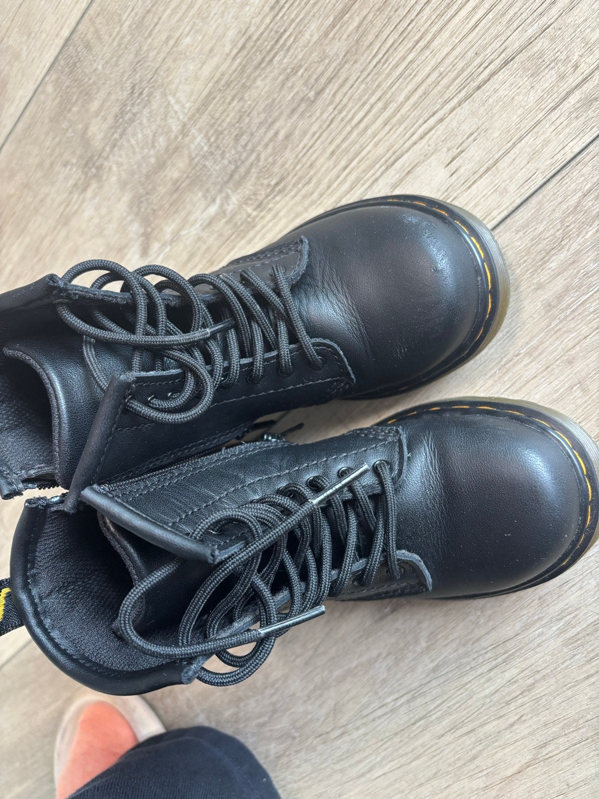 Dr. Martens Laarzen Zwart - Zo goed als nieuw, Kinderen en Baby's, Ophalen, Zo goed als nieuw, Jongen of Meisje, Laarzen