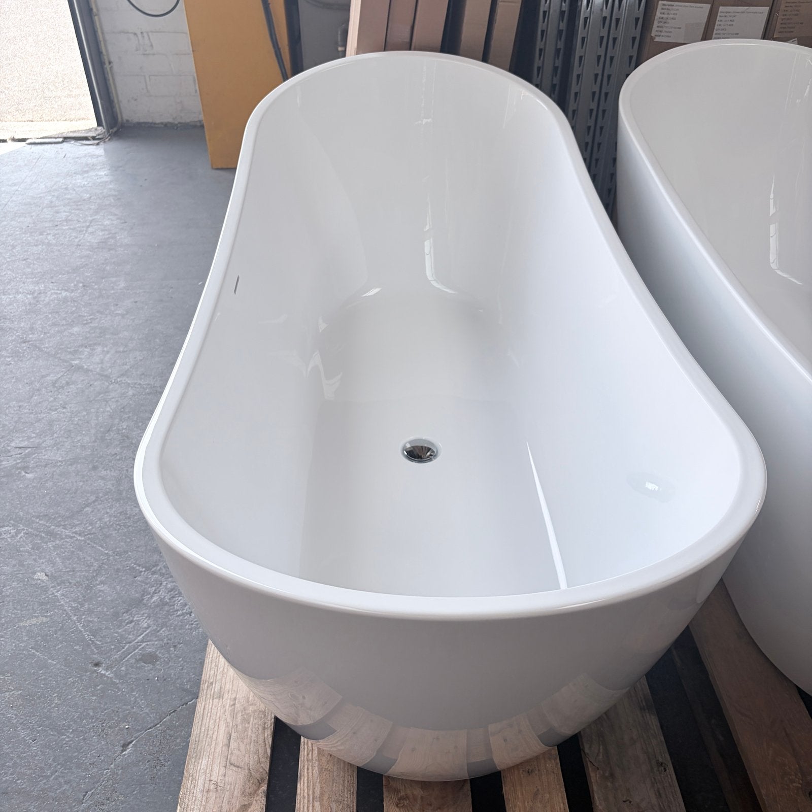 ENKEL STUK! Vrijstaand Ligbad Glans Wit SALE Bad nr479, Ophalen of Verzenden, Nieuw