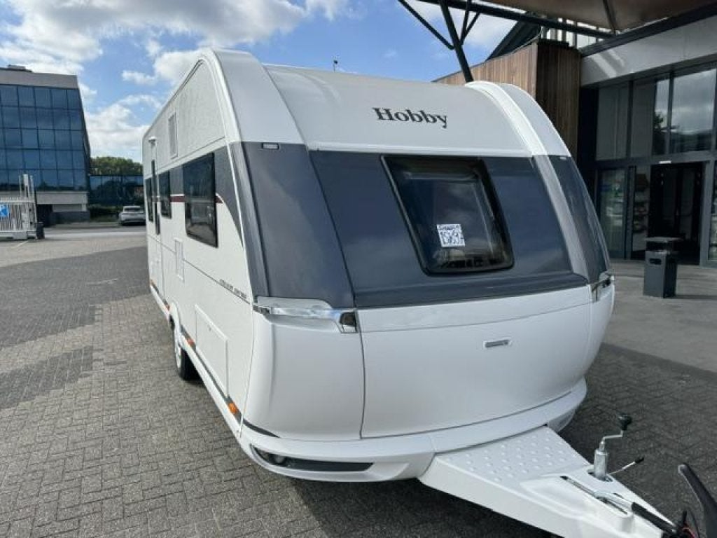 Hobby Excellent Edition 495 UL 2027 NIEUW BINNEN!!!, Caravans en Kamperen, Schokbreker, Standaardzit, Hobby, 2 aparte bedden