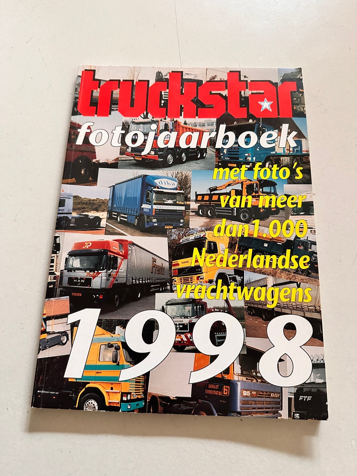 Truckstar Fotojaarboek 1998 - Nederlandse Vrachtwagens, Boeken, Ophalen of Verzenden, Gelezen, Vrachtwagen