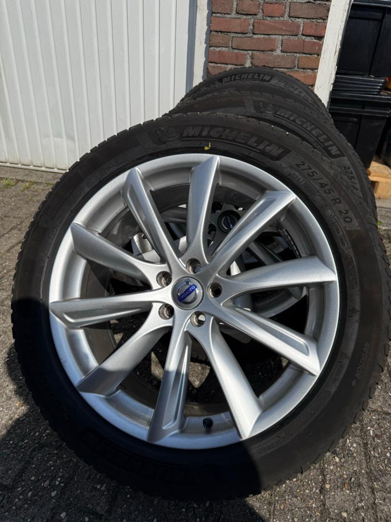 Originele Volvo XC90 velgen met Michelin CrossClimate 2 band, Ophalen, Gebruikt, 275 mm, Banden en Velgen