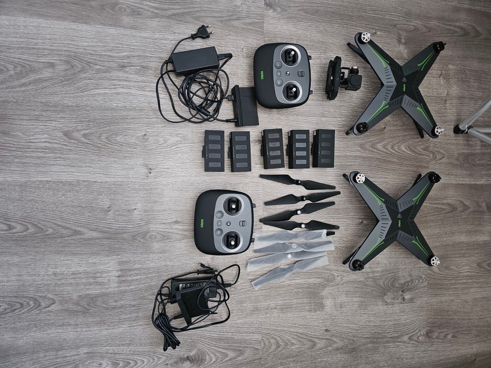 xiro Drone set met 2 drones, controllers en accessoires, Gebruikt, Cameradrone, Ophalen of Verzenden, Standaard kwaliteit